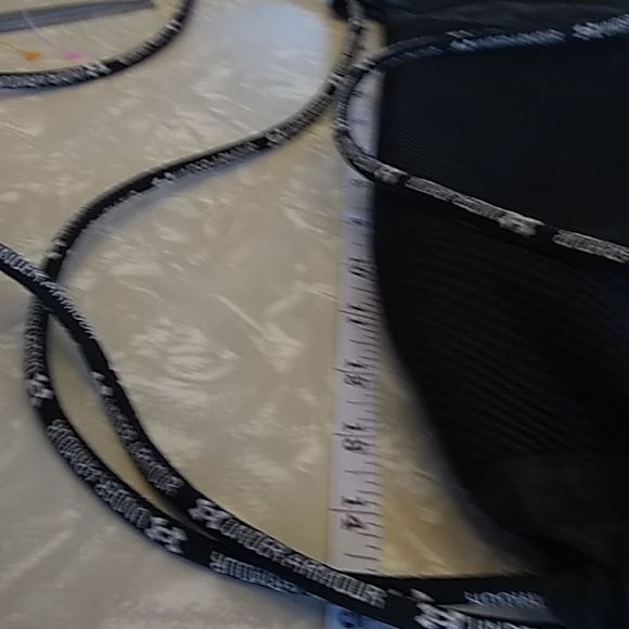 Under Armor net pull string gym bag. - Picture 8 of 9